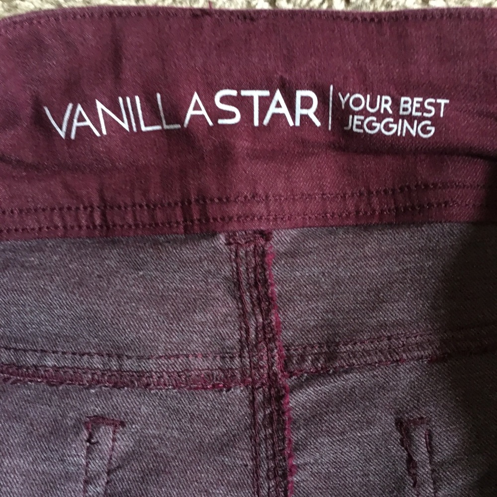 Burgundy Distressed Jeggings - Picture 4 of 4